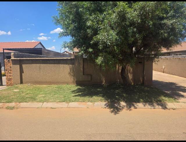 2 BEDROOM HOUSE FOR SALE IN PROTEA GLEN